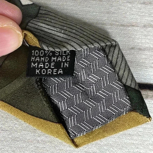 Carlo Palazzi Mens 100% Silk Tie 56” Gold Brown White Geometric 4” Wide - Picture 7 of 8